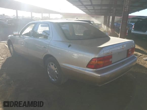 ✅ 1997 Lexus LS 400 • VIN: JT8BH28F9V0090986 • Lot: 43618006. Listed on IAAI with 139,026 mi. Free auction sales archive from the USA and detailed vehicle history report at DreamBid. Image 3.