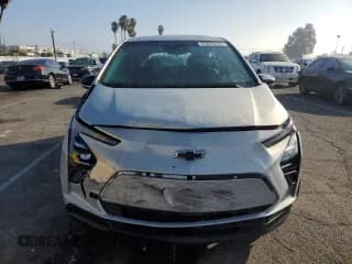 ✅ 2023 Chevrolet Bolt EV 1LT • VIN: 1G1FW6S00P4102290 • Lot: 83829584. Wystawiony na Copart z przebiegiem 23 722 mil. Bezpłatny archiwum sprzedaży aukcyjnych z USA i szczegółowy raport historii pojazdu na DreamBid. Zdjęcie 5.