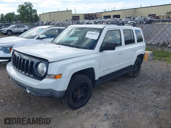 ✅ 2017 Jeep Patriot Latitude • VIN: 1C4NJRFB5HD210548 • Lot: 43096557. Listed on IAAI with 113,088 mi. Free auction sales archive from the USA and detailed vehicle history report at DreamBid. Image 17.