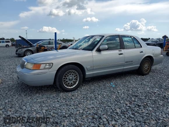 ✅ 2002 Mercury Grand Marquis GS • VIN: 2MEFM74W52X621159 • Lot: 69118925. Wystawiony na Copart z przebiegiem 111 737 mil. Bezpłatny archiwum sprzedaży aukcyjnych z USA i szczegółowy raport historii pojazdu na DreamBid. Zdjęcie 1.