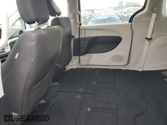 ✅ 2017 Chrysler Pacifica LX • VIN: 2C4RC1CG7HR704971 • Lot: 92279795. Wystawiony na Copart z przebiegiem 280 284 mil. Bezpłatny archiwum sprzedaży aukcyjnych z USA i szczegółowy raport historii pojazdu na DreamBid. Zdjęcie 11.