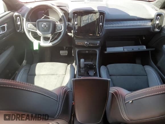 ✅ 2021 Volvo XC40 • VIN: YV4ED3UR8M2540000 • Лот: 61894645. Опубликован ранее на Copart с пробегом 38 350 миль. Бесплатный доступ к архиву аукционных продаж из США и подробный отчёт об истории автомобиля на DreamBid. Изображение 8.