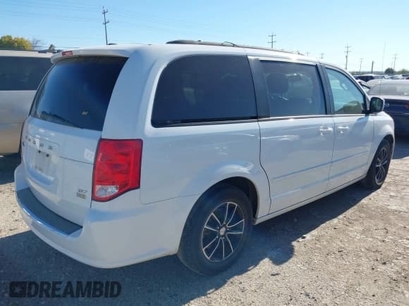 ✅ 2017 Dodge Grand Caravan GT • VIN: 2C4RDGEG2HR792048 • Lot: 43610651. Wystawiony na IAAI z przebiegiem 176 776 mil. Bezpłatny archiwum sprzedaży aukcyjnych z USA i szczegółowy raport historii pojazdu na DreamBid. Zdjęcie 4.