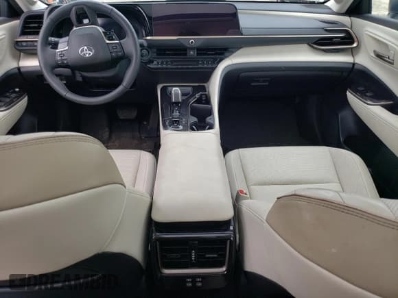 ✅ 2024 Toyota Crown XLE • VIN: JTDAAAAF8R3022480 • Лот: 64097914. Опубликован ранее на Copart с пробегом 9 791 миль. Бесплатный доступ к архиву аукционных продаж из США и подробный отчёт об истории автомобиля на DreamBid. Изображение 8.