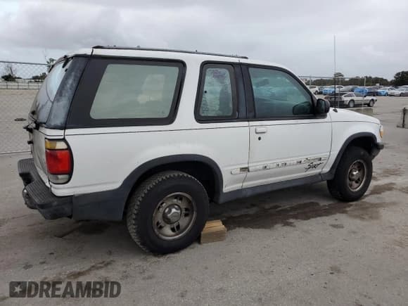 ✅ 1996 Ford Explorer Eddie Bauer • VIN: 1FMCU22X3TUD66129 • Lot: 79165504. Wystawiony na Copart z przebiegiem 107 711 mil. Bezpłatny archiwum sprzedaży aukcyjnych z USA i szczegółowy raport historii pojazdu na DreamBid. Zdjęcie 3.
