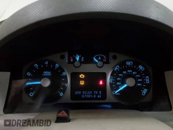 2011 Mercury Mariner z VIN 4M2CN8B78BKJ06091, wystawiony jako Copart lot #55331835 z przebiegiem 167 484 mil mil oraz Czysty tytuł • Clean title. Historia ofert i sprzedaży dostępna na DreamBid. Obrazek 9.