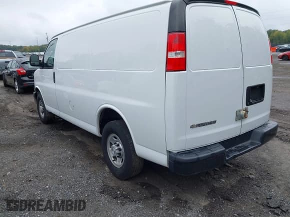 ✅ 2017 Chevrolet Express Cargo • VIN: 1GCWGAFFXH1342794 • Lot: 43175165. Wystawiony na IAAI z przebiegiem 126 077 mil. Bezpłatny archiwum sprzedaży aukcyjnych z USA i szczegółowy raport historii pojazdu na DreamBid. Zdjęcie 3.