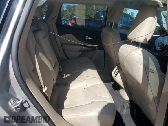 ✅ 2019 Jeep Cherokee Latitude • VIN: 1C4PJLCB0KD380771 • Lot: 90675315. Wystawiony na Copart z przebiegiem 160 125 mil. Bezpłatny archiwum sprzedaży aukcyjnych z USA i szczegółowy raport historii pojazdu na DreamBid. Zdjęcie 11.