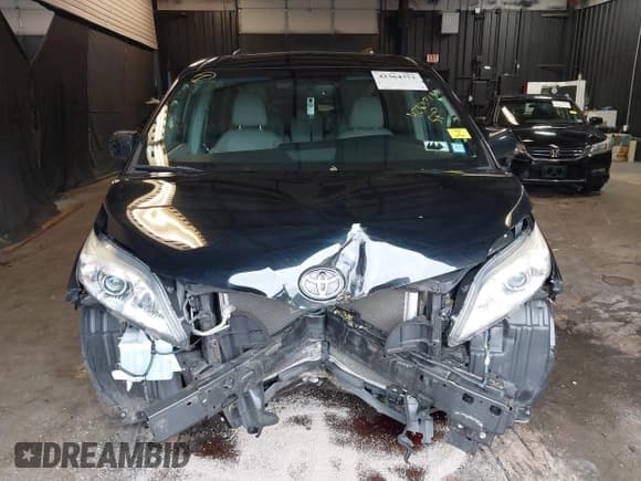 ✅ 2017 Toyota Sienna XLE Auto Access Seat • VIN: 5TDYZ3DC6HS773305 • Lot: 42364773. Listed on IAAI with 58,621 mi. Free auction sales archive from the USA and detailed vehicle history report at DreamBid. Image 6.