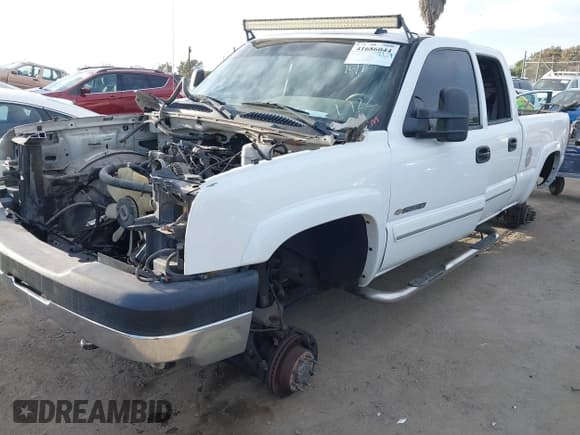 ✅ 2006 Chevrolet Silverado 2500HD LT1 • VIN: 1GCHK23U96F121414 • Lot: 41686044. Listed on IAAI with 165,248 mi. Free auction sales archive from the USA and detailed vehicle history report at DreamBid. Image 6.