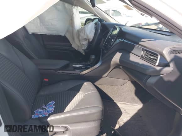 2022 Toyota Camry SE z VIN 4T1T11AK9NU076179, wystawiony jako IAAI lot #42781387 z przebiegiem 64 450 mil mil oraz . Historia ofert i sprzedaży dostępna na DreamBid. Obrazek 5.