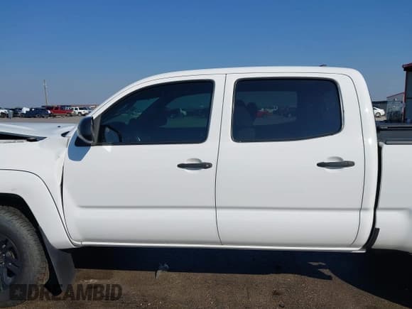 ✅ 2015 Toyota Tacoma PreRunner • VIN: 5TFKU4HN6FX006874 • Lot: 43090148. Listed on IAAI with 182,527 mi. Free auction sales archive from the USA and detailed vehicle history report at DreamBid. Image 14.