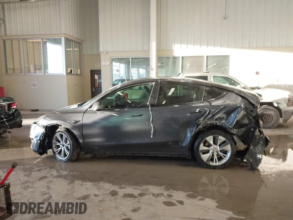 ✅ 2023 Tesla Model Y Long Range • VIN: 7SAYGDEE5PA033341 • Lot: 41379625. Listed on IAAI with Not provided. Free auction sales archive from the USA and detailed vehicle history report at DreamBid. Image 14.