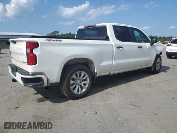 ✅ 2022 Chevrolet Silverado 1500 Custom • VIN: 3GCPYBEK0NG162615 • Lot: 61962565. Wystawiony na Copart z przebiegiem 102 319 mil. Bezpłatny archiwum sprzedaży aukcyjnych z USA i szczegółowy raport historii pojazdu na DreamBid. Zdjęcie 3.