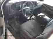 ✅ 2002 Chevrolet Silverado 1500 • VIN: 1GCEC14X42Z195786 • Lot: 66813284. Wystawiony na Copart z przebiegiem 113 104 mil mil. Skorzystaj z bezpłatnego archiwum sprzedaży aukcyjnych z USA i zobacz szczegółowy raport historii pojazdu na DreamBid. Zdjęcie 8.