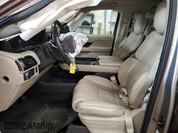 ✅ 2019 Lincoln Navigator Reserve • VIN: 5LMJJ2LT3KEL07518 • Lot: 80811505. Listed on Copart with 71,170 mi. Free auction sales archive from the USA and detailed vehicle history report at DreamBid. Image 7.