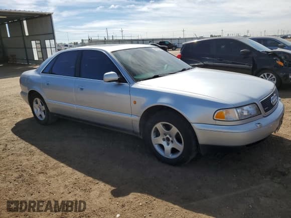 ✅ 1998 Audi A8 • VIN: WAUBG74D7WN001472 • Lot: 81575885. Wystawiony na Copart z przebiegiem 224 999 mil. Bezpłatny archiwum sprzedaży aukcyjnych z USA i szczegółowy raport historii pojazdu na DreamBid. Zdjęcie 4.
