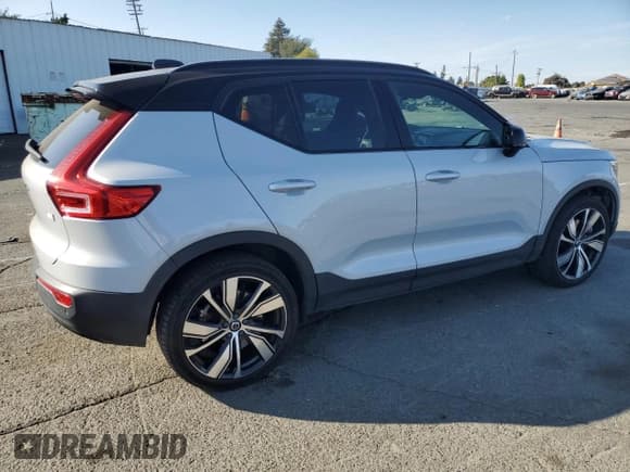 ✅ 2021 Volvo XC40 • VIN: YV4ED3UR3M2571560 • Lot: 71871995. Listed on Copart with Not provided. Free auction sales archive from the USA and detailed vehicle history report at DreamBid. Image 3.
