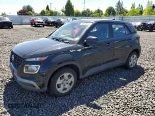 2020 Hyundai Venue SE z VIN KMHRB8A38LU050470, wystawiony jako Copart lot #54633344 z przebiegiem 50 954 mil mil oraz Szkoda całkowita • Salvage title. Historia ofert i sprzedaży dostępna na DreamBid. Obrazek 1.