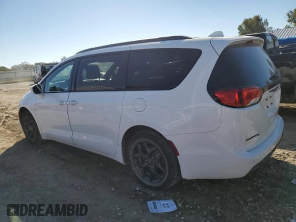 ✅ 2020 Chrysler Pacifica Touring L • VIN: 2C4RC1BG7LR149367 • Lot: 82530235. Listed on Copart with 83,688 mi. Free auction sales archive from the USA and detailed vehicle history report at DreamBid. Image 2.