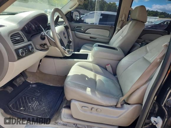 ✅ 2008 Chevrolet Suburban 1LT • VIN: 1GNFK16338J114793 • Lot: 70915985. Wystawiony na Copart z przebiegiem 235 245 mil. Bezpłatny archiwum sprzedaży aukcyjnych z USA i szczegółowy raport historii pojazdu na DreamBid. Zdjęcie 7.