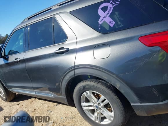 ✅ 2020 Ford Explorer XLT • VIN: 1FMSK8DH6LGB62109 • Lot: 41595655. Wystawiony na IAAI z przebiegiem 77 143 mil. Bezpłatny archiwum sprzedaży aukcyjnych z USA i szczegółowy raport historii pojazdu na DreamBid. Zdjęcie 15.