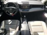 ✅ 2017 Toyota RAV4 Limited • VIN: 2T3YFREV4HW318379 • Lot: 83825435. Wystawiony na Copart z przebiegiem 85 786 mil. Bezpłatny archiwum sprzedaży aukcyjnych z USA i szczegółowy raport historii pojazdu na DreamBid. Zdjęcie 8.