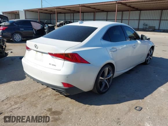 ✅ 2018 Lexus IS 300 F Sport • VIN: JTHBA1D26J5068720 • Lot: 43423683. Listed on IAAI with 44,278 mi. Free auction sales archive from the USA and detailed vehicle history report at DreamBid. Image 4.