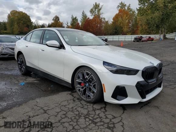 ✅ 2024 BMW i5 eDrive40 • VIN: WBY33FK09RCS00390 • Lot: 79174764. Listed on Copart with 1,715 mi. Free auction sales archive from the USA and detailed vehicle history report at DreamBid. Image 4.