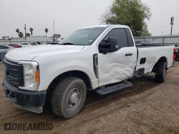✅ 2023 Ford F-250 XL • VIN: 1FTBF2AA6PEC61110 • Lot: 42923555. Wystawiony na Copart z przebiegiem 51 108 mil. Bezpłatny archiwum sprzedaży aukcyjnych z USA i szczegółowy raport historii pojazdu na DreamBid. Zdjęcie 1.