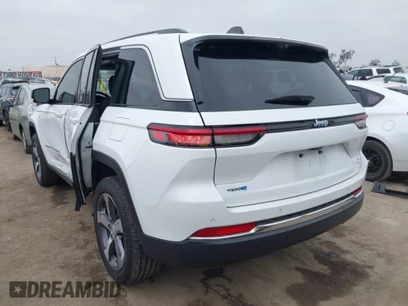 ✅ 2022 Jeep Grand Cherokee • VIN: 1C4RJYB67N8761928 • Lot: 42248811. Listed on IAAI with 28,831 mi. Free auction sales archive from the USA and detailed vehicle history report at DreamBid. Image 3.