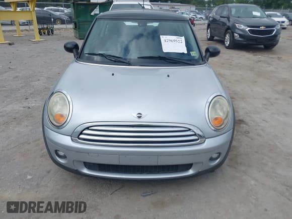 ✅ 2010 MINI Hardtop • VIN: WMWMF3C58ATZ66375 • Lot: 42969522. Wystawiony na IAAI z przebiegiem 88 174 mil. Bezpłatny archiwum sprzedaży aukcyjnych z USA i szczegółowy raport historii pojazdu na DreamBid. Zdjęcie 6.