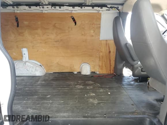 ✅ 2014 Chevrolet Express Cargo • VIN: 1GCSGAFX8E1201063 • Lot: 69499365. Wystawiony na Copart z przebiegiem 178 652 mil. Bezpłatny archiwum sprzedaży aukcyjnych z USA i szczegółowy raport historii pojazdu na DreamBid. Zdjęcie 11.