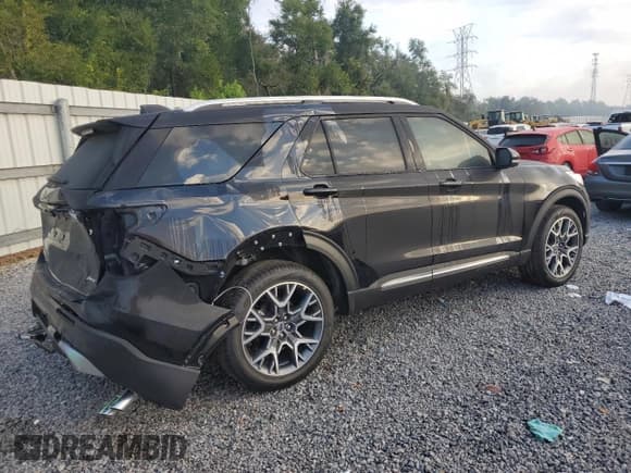 ✅ 2025 Ford Explorer Platinum • VIN: 1FMWK8HC1SGA67293 • Lot: 86326425. Wystawiony na Copart z przebiegiem 9 743 mil. Bezpłatny archiwum sprzedaży aukcyjnych z USA i szczegółowy raport historii pojazdu na DreamBid. Zdjęcie 3.