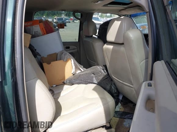 ✅ 2001 GMC Yukon XL SLT • VIN: 1GKFK16TX1J246761 • Lot: 43127304. Listed on IAAI with Not provided. Free auction sales archive from the USA and detailed vehicle history report at DreamBid. Image 8.