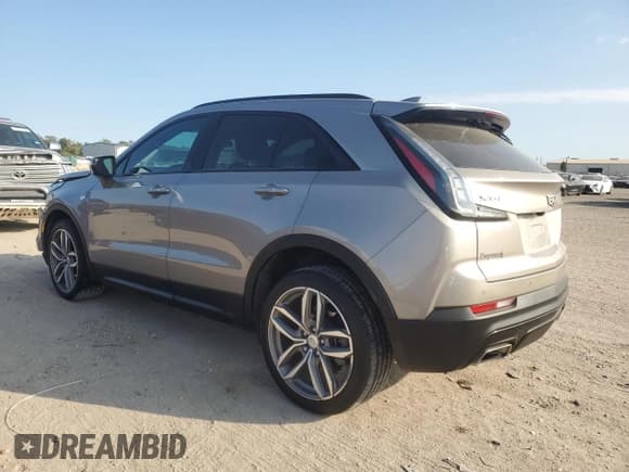 ✅ 2023 Cadillac XT4 FWD Sport • VIN: 1GYFZER40PF213292 • Lot: 89493695. Wystawiony na Copart z przebiegiem 55 476 mil. Bezpłatny archiwum sprzedaży aukcyjnych z USA i szczegółowy raport historii pojazdu na DreamBid. Zdjęcie 2.