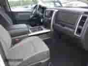 2023 Ram 1500 SLT z VIN 1C6RR7TT1PS565228, wystawiony jako IAAI lot #42532040 z przebiegiem 60 726 mil mil oraz . Historia ofert i sprzedaży dostępna na DreamBid. Obrazek 5.