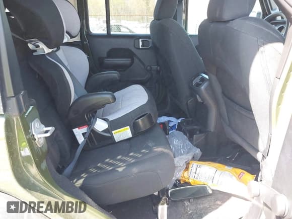 ✅ 2021 Jeep Wrangler Unlimited Sport S • VIN: 1C4HJXDG5MW804748 • Lot: 41878895. Listed on IAAI with 35,839 mi. Free auction sales archive from the USA and detailed vehicle history report at DreamBid. Image 8.