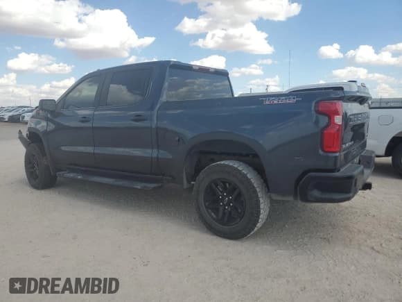✅ 2021 Chevrolet Silverado 1500 Custom Trail Boss • VIN: 1GCPYCEF5MZ251247 • Lot: 69057914. Wystawiony na Copart z przebiegiem 33 658 mil. Bezpłatny archiwum sprzedaży aukcyjnych z USA i szczegółowy raport historii pojazdu na DreamBid. Zdjęcie 2.