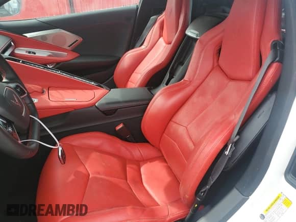 2022 Chevrolet Corvette 2LT z VIN 1G1YB2D41N5101671, wystawiony jako Copart lot #74717954 z przebiegiem Nie podano mil oraz Nie do naprawy • Non repairable. Historia ofert i sprzedaży dostępna na DreamBid. Obrazek 10.