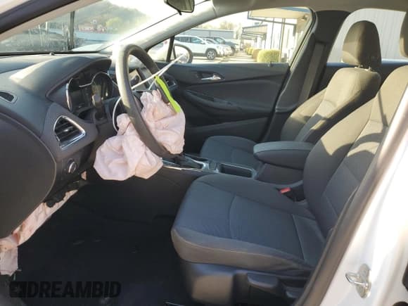 ✅ 2019 Chevrolet Cruze LS • VIN: 1G1BC5SM6K7153224 • Lot: 48584253. Listed on Copart with 10,525 mi. Free auction sales archive from the USA and detailed vehicle history report at DreamBid. Image 7.