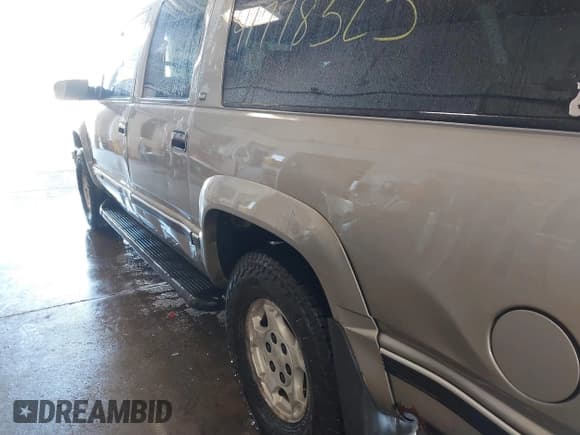 ✅ 1999 GMC Suburban • VIN: 3GKFK16R7XG549530 • Лот: 41778323. Опубликован ранее на IAAI с пробегом 174 866 миль. Бесплатный доступ к архиву аукционных продаж из США и подробный отчёт об истории автомобиля на DreamBid. Изображение 6.