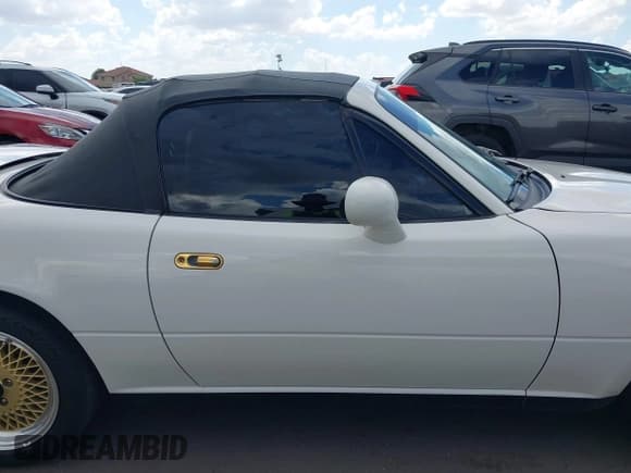 ✅ 1994 Mazda MX-5 Miata • VIN: JM1NA3533R0510962 • Lot: 42790702. Listed on IAAI with 116,166 mi. Free auction sales archive from the USA and detailed vehicle history report at DreamBid. Image 13.