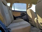 ✅ 2010 Toyota RAV4 • VIN: JTMZF4DV5AD015557 • Lot: 95031055. Wystawiony na Copart z przebiegiem 177 018 mil. Bezpłatny archiwum sprzedaży aukcyjnych z USA i szczegółowy raport historii pojazdu na DreamBid. Zdjęcie 11.