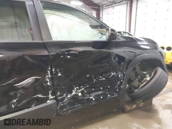 2025 Chevrolet Equinox AWD LT с VIN 3GNAXPEG5SL180460, выставлен на аукционе IAAI как лот 42166600 с пробегом 2 588 миль миль и . История ставок и продаж доступна на DreamBid. Изображение 6.