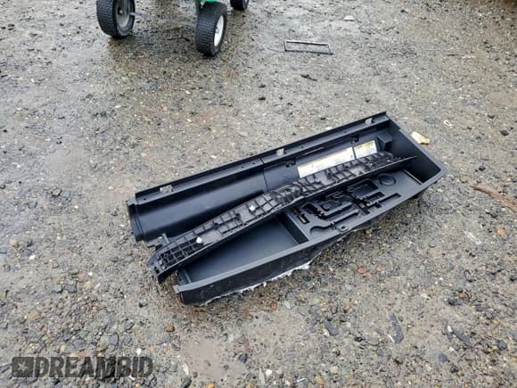 ✅ 2019 Toyota Highlander Hybrid Limited Platinum • VIN: 5TDDGRFH0KS054171 • Lot: 94884605. Listed on Copart with 78,339 mi. Free auction sales archive from the USA and detailed vehicle history report at DreamBid. Image 13.