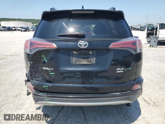 ✅ 2018 Toyota RAV4 XLE • VIN: 2T3RFREV4JW812199 • Лот: 58485725. Опубликован ранее на Copart с пробегом 96 576 миль. Бесплатный доступ к архиву аукционных продаж из США и подробный отчёт об истории автомобиля на DreamBid. Изображение 6.