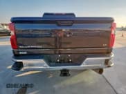 ✅ 2024 Chevrolet Silverado 2500HD LT • VIN: 1GC4YNEY5RF290462 • Lot: 93521675. Wystawiony na Copart z przebiegiem 27 949 mil. Bezpłatny archiwum sprzedaży aukcyjnych z USA i szczegółowy raport historii pojazdu na DreamBid. Zdjęcie 6.