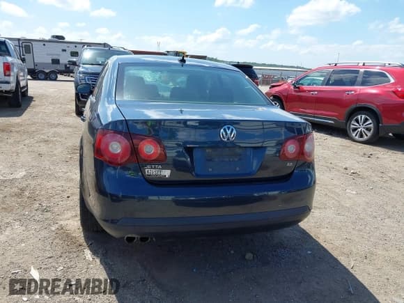 ✅ 2010 Volkswagen Jetta Limited Edition • VIN: 3VWRX7AJ9AM037465 • Lot: 42564900. Listed on IAAI with 144,927 mi. Free auction sales archive from the USA and detailed vehicle history report at DreamBid. Image 16.