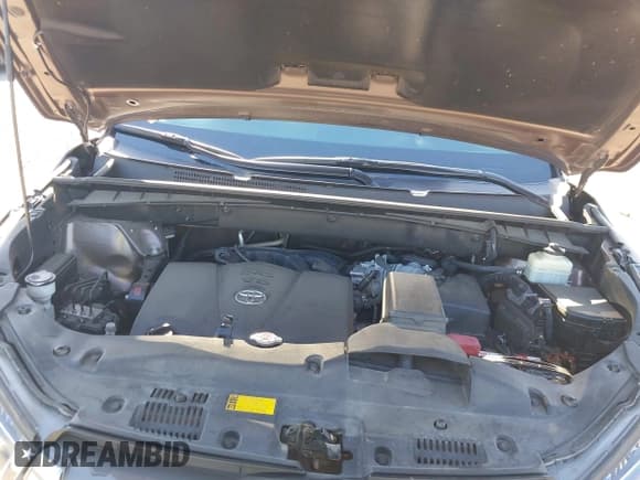 ✅ 2017 Toyota Highlander Limited Platinum • VIN: 5TDYZRFH5HS232791 • Lot: 43647238. Wystawiony na IAAI z przebiegiem 60 750 mil. Bezpłatny archiwum sprzedaży aukcyjnych z USA i szczegółowy raport historii pojazdu na DreamBid. Zdjęcie 10.